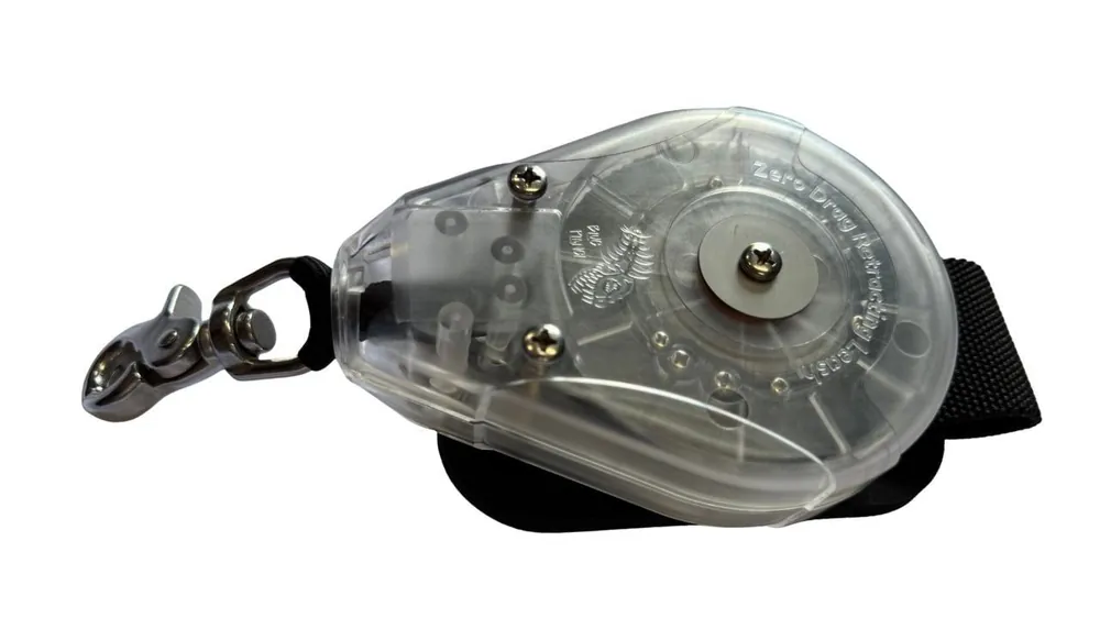 Neuheit Zero Drag Retracting Dogleash Leash für Wingfoil- und Kitesurfboards · Surf und Ski // Surfline